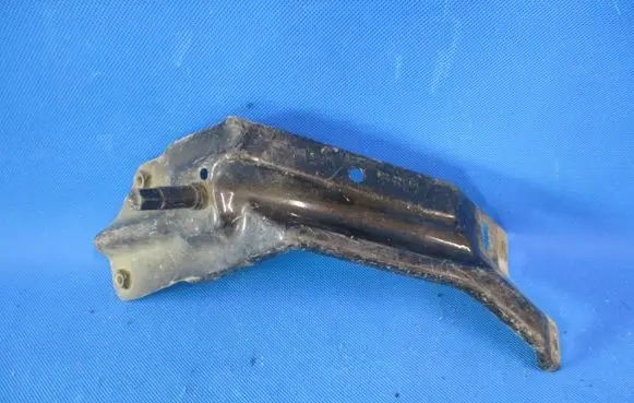Seat Leon (1P) Fender mounting bracket 1P0821135