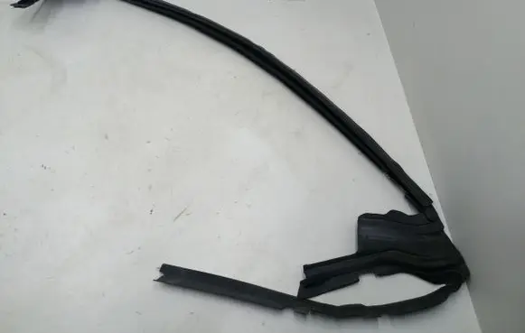 Tesla Model X Rubber seal front door window/glass 103217700D E06272H