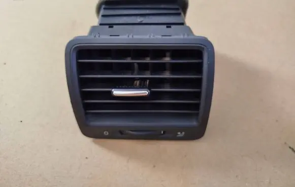 Volkswagen Golf V Dashboard side air vent grill/cover trim 1K0819709 1K0819703B 1355D300490