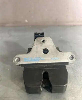 Ford Focus Tailgate/trunk/boot lock/catch/latch 8M51r442a66ab