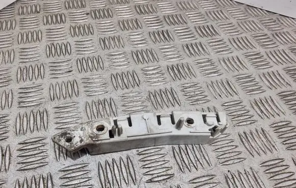 Ford Focus Fender mounting bracket