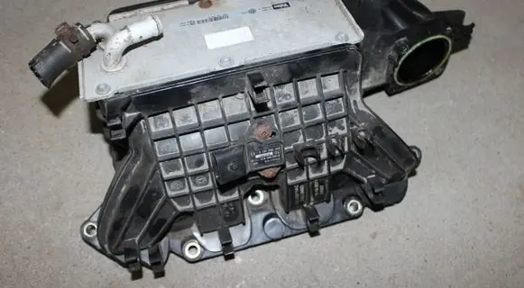 Volkswagen Golf V Intake manifold 03C129711AD 03C145749B