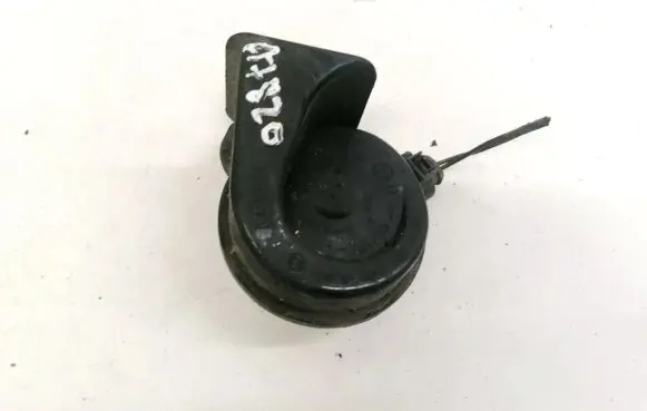 Skoda Octavia Mk2 (1Z) Horn signal E9011157