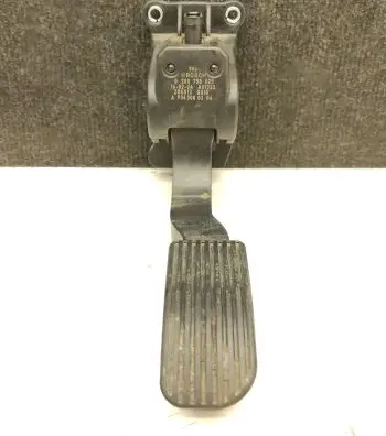 Mercedes-Benz Sprinter W906 Accelerator throttle pedal A9063000304 0280755025 ZGS013Q018