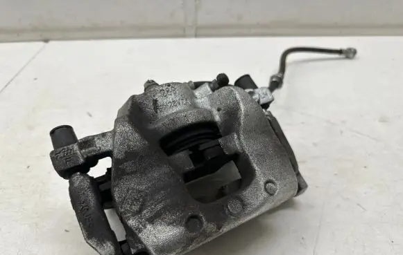 Nissan Qashqai J12 Front brake caliper