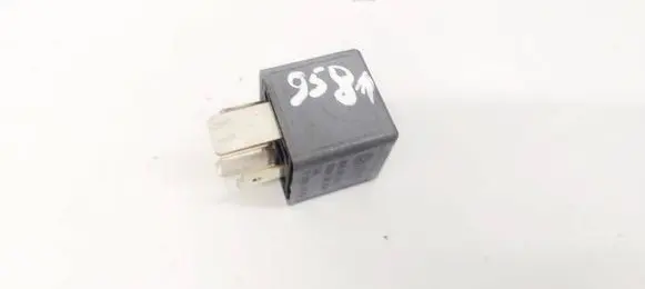 Audi A6 S6 C5 4B Other relay 8D0951253
