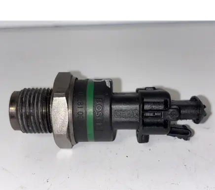 Volvo XC90 Fuel pressure sensor 0281002651