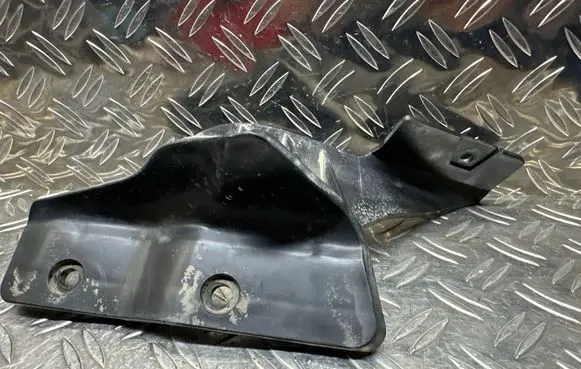 Citroen C4 Cactus Fender mounting bracket 9805295880