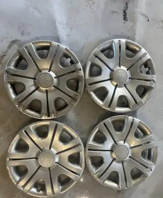 Skoda Fabia Mk2 (5J) R14 wheel hub/cap/trim 5J0601147F