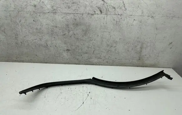 Porsche Macan (95B) Rubber seal rear door 95B839762B
