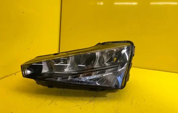 Skoda Scala Headlight/headlamp 90176071
