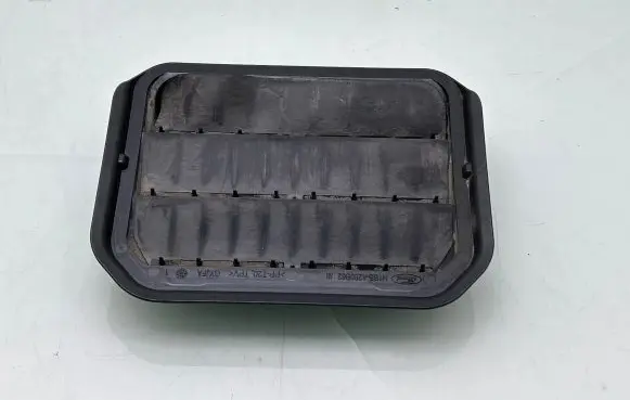 Ford Focus Quarter panel pressure vent H1BBA280B62