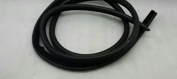 BMW 5 E60 E61 Rear door rubber seal (on body) 7033776