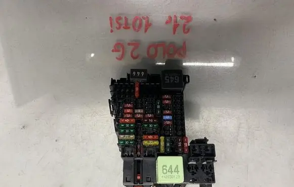 Volkswagen Polo VI Fuse box set