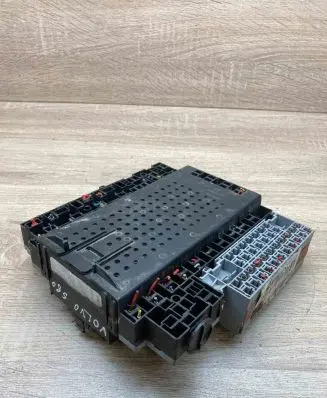 Volvo S60 Fuse module 9401802 9441585