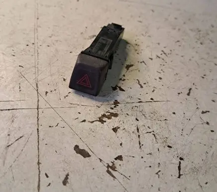 Volvo S40 Hazard light switch 8651399 04W365