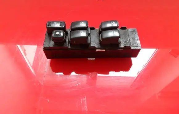 Hyundai Trajet Electric window control switch 620W03030