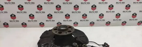 Mercedes-Benz E W212 Front wheel hub A2044211120