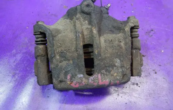 Ford Mondeo Mk III Front brake caliper