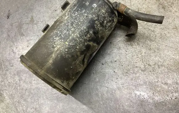 Active carbon filter fuel vapour canister
