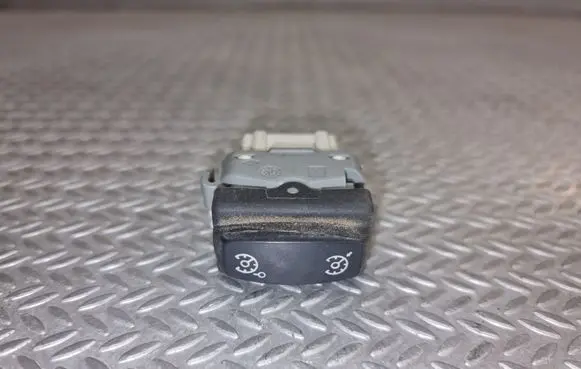 Renault Kangoo II Cruise control switch 107841C