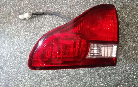 Toyota Avensis Verso Tailgate rear/tail lights