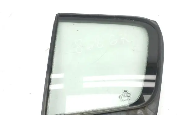 KIA Sportage Rear vent window glass 