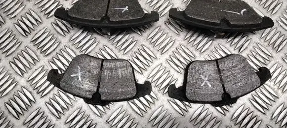 Volvo V70 Brake pads (front) 