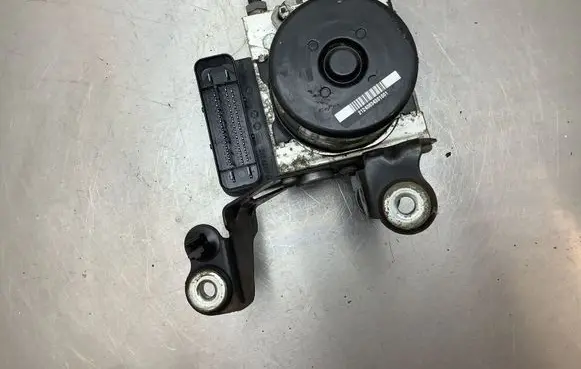 Volvo V70 ABS Pump 30681619 000404972C1 10092604053