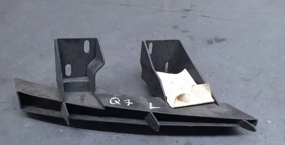Audi Q7 4L Front bumper mounting bracket 4L0807333