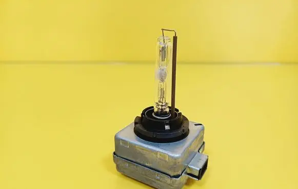 Audi A4 S4 B6 8E 8H Xenon bulb 66043