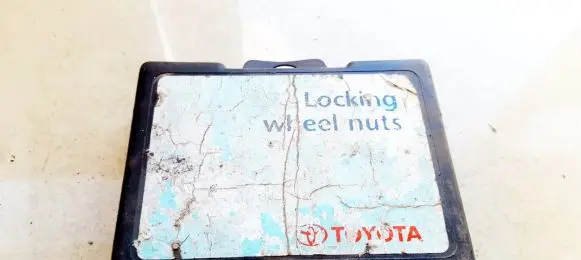 Toyota Corolla Verso E110 Nuts/bolts 
