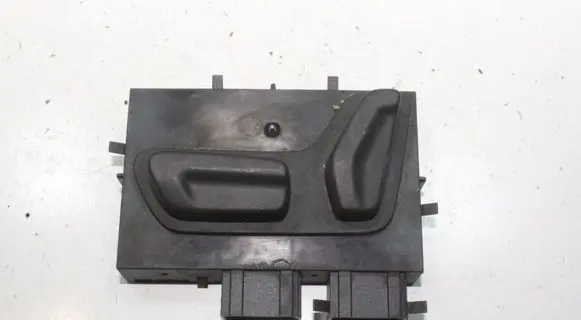 Peugeot RCZ Seat control switch YM40600577