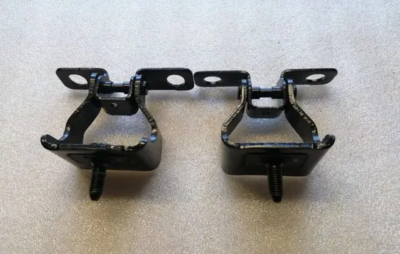 Tailgate/trunk/boot hinge