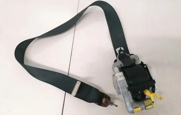Mazda 5 Front seatbelt bga550027 0064510