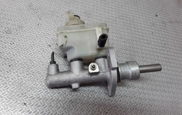 BMW 5 E39 Master brake cylinder 32066493