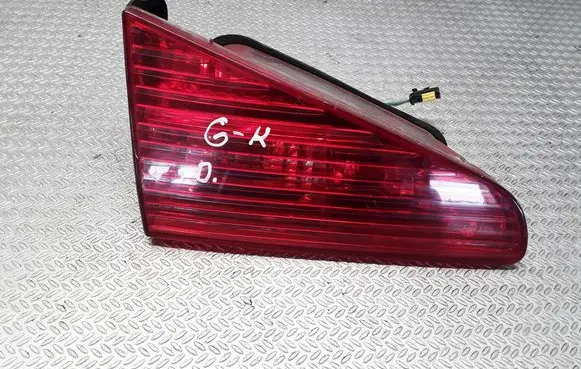Peugeot 607 Tailgate rear/tail lights