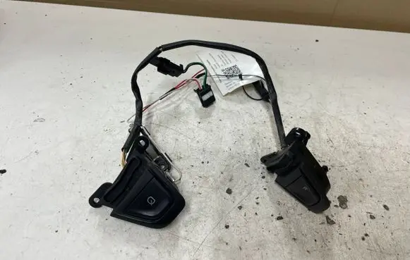 Renault Scenic III - Grand scenic III Steering wheel buttons/switches 6078268