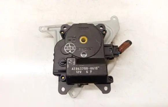 Toyota Avensis T250 Air flap motor/actuator AE0637008610