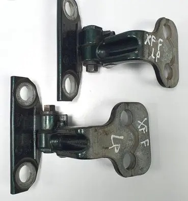Jaguar XF X250 Front door hinge set 8X23-F228A67-AC