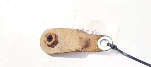 Engine mounting bracket