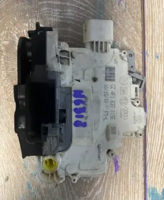 Audi A3 S3 8P Front door lock 4f1837015e