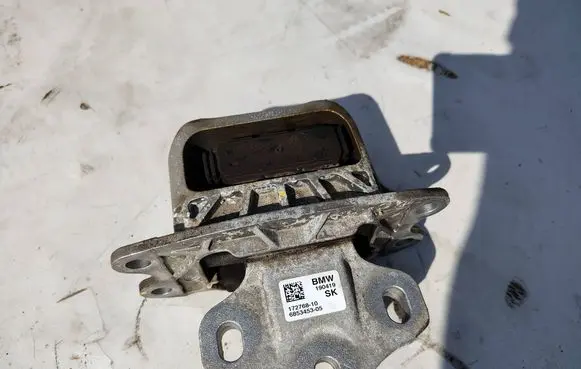 BMW X2 F39 Gearbox mount 6853453