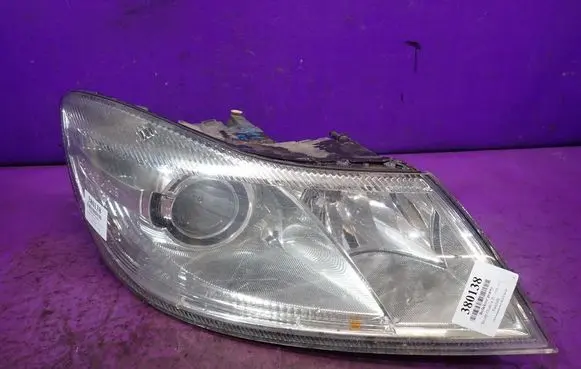 Skoda Octavia Mk2 (1Z) Headlight/headlamp