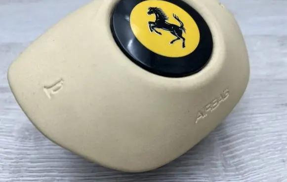 Ferrari SF90 Stradale Steering wheel airbag