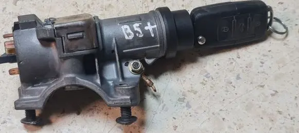 Volkswagen PASSAT B5.5 Ignition lock 4B0905851N