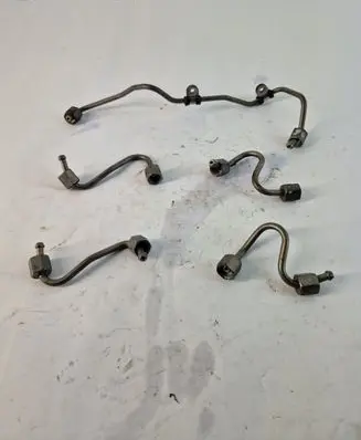 Fuel injector supply line/pipe