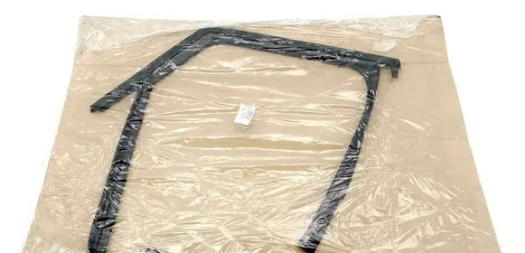 Audi Q3 8U Front door coupe window/glass frame 8U0839440