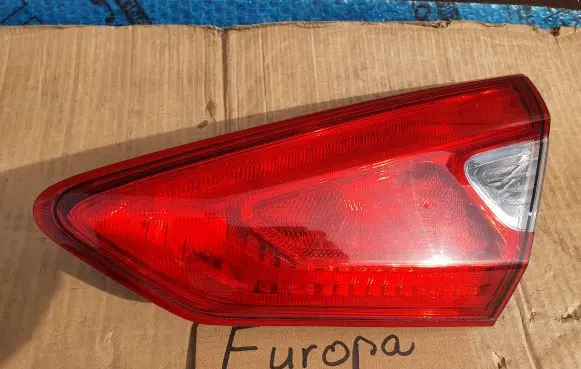 Nissan Pulsar Tailgate rear/tail lights 22618066