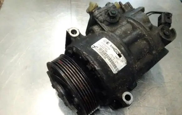 Volkswagen PASSAT B6 Air conditioning (A/C) compressor (pump) 1K0820859F U4571